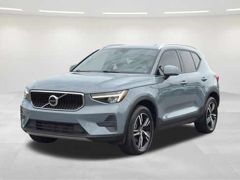 Used 2023 Volvo XC40 B5 Core AWD/4WD image 1
