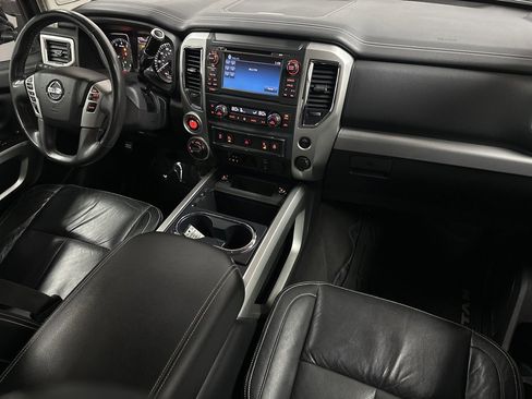 Used 2017 Nissan Titan PRO-4X w/ Pro-4x Convenience Package image 13
