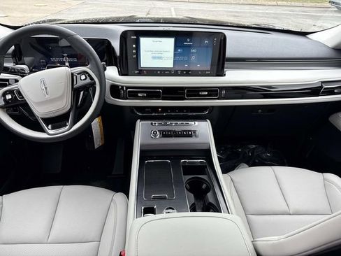 New 2026 Lincoln Aviator AWD image 16
