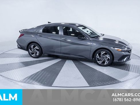 Used 2025 Hyundai Elantra Sport image 13