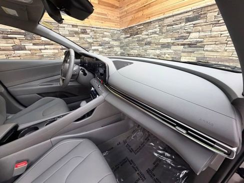 Used 2024 Hyundai Elantra SEL w/ Convenience Package FWD image 13