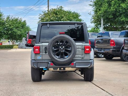 Used 2023 Jeep Wrangler Unlimited Sahara w/ Cold Weather Group AWD/4WD image 6