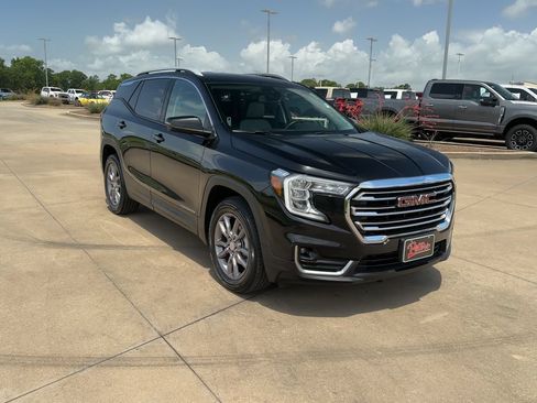 Used 2023 GMC Terrain SLT AWD/4WD image 2