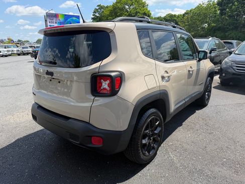 Used 2016 Jeep Renegade Latitude AWD/4WD image 9