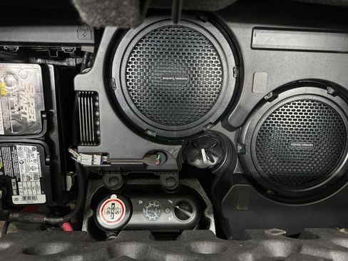 Used 2016 Dodge Challenger SRT Hellcat image 39