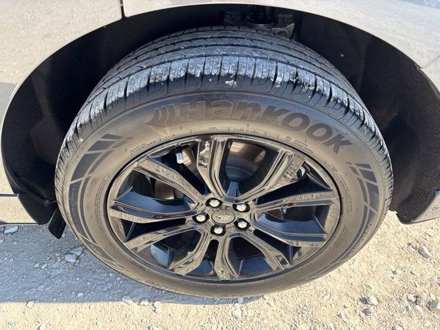 Used 2022 Ford Edge SE w/ Black Appearance Package AWD/4WD image 9