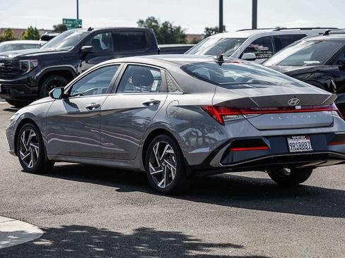 Certified 2025 Hyundai Elantra SEL FWD image 2