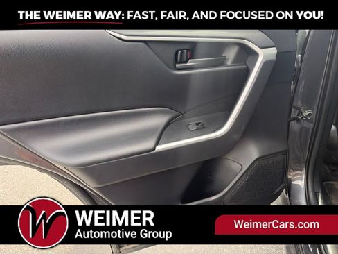 Used 2021 Toyota RAV4 LE AWD/4WD image 14