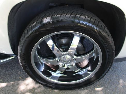 Used 2007 Cadillac Escalade AWD w/ Information Package image 55