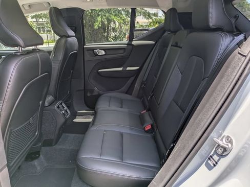 Certified 2025 Volvo XC40 B5 Core AWD/4WD image 18