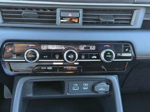 Used 2025 Honda Pilot Sport image 24