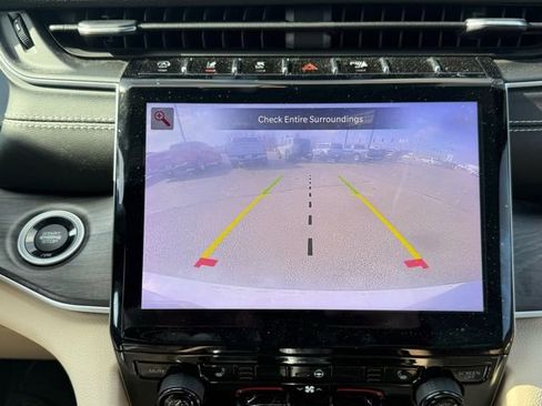 Used 2023 Jeep Grand Cherokee L Limited image 12