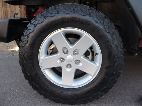 Used 2013 Jeep Wrangler Sport AWD/4WD image 38