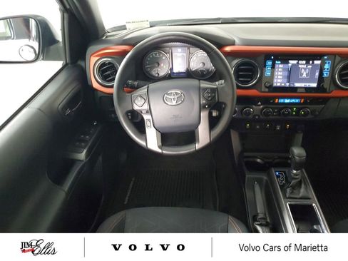 Used 2017 Toyota Tacoma TRD Sport w/ Premium & Technology Package AWD/4WD image 17