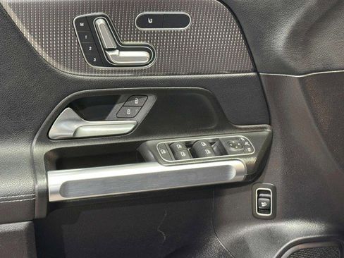 Used 2021 Mercedes-Benz GLB 250 image 28