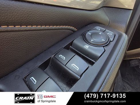 Used 2020 Chevrolet Traverse LT FWD image 12