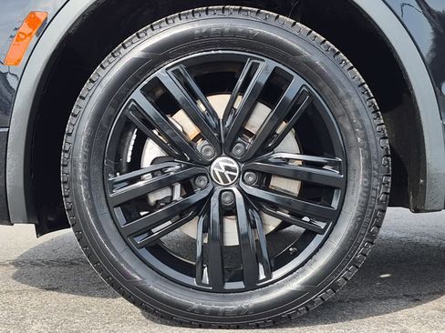 Used 2022 Volkswagen Tiguan SE R-Line image 6