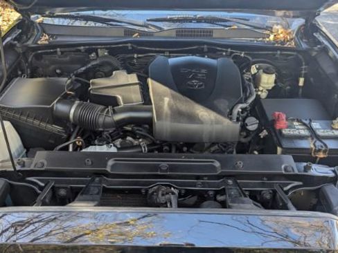 Used 2020 Toyota Tacoma TRD Sport image 41