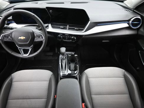 Used 2024 Chevrolet Trax LT w/ Driver Confidence Package FWD image 12