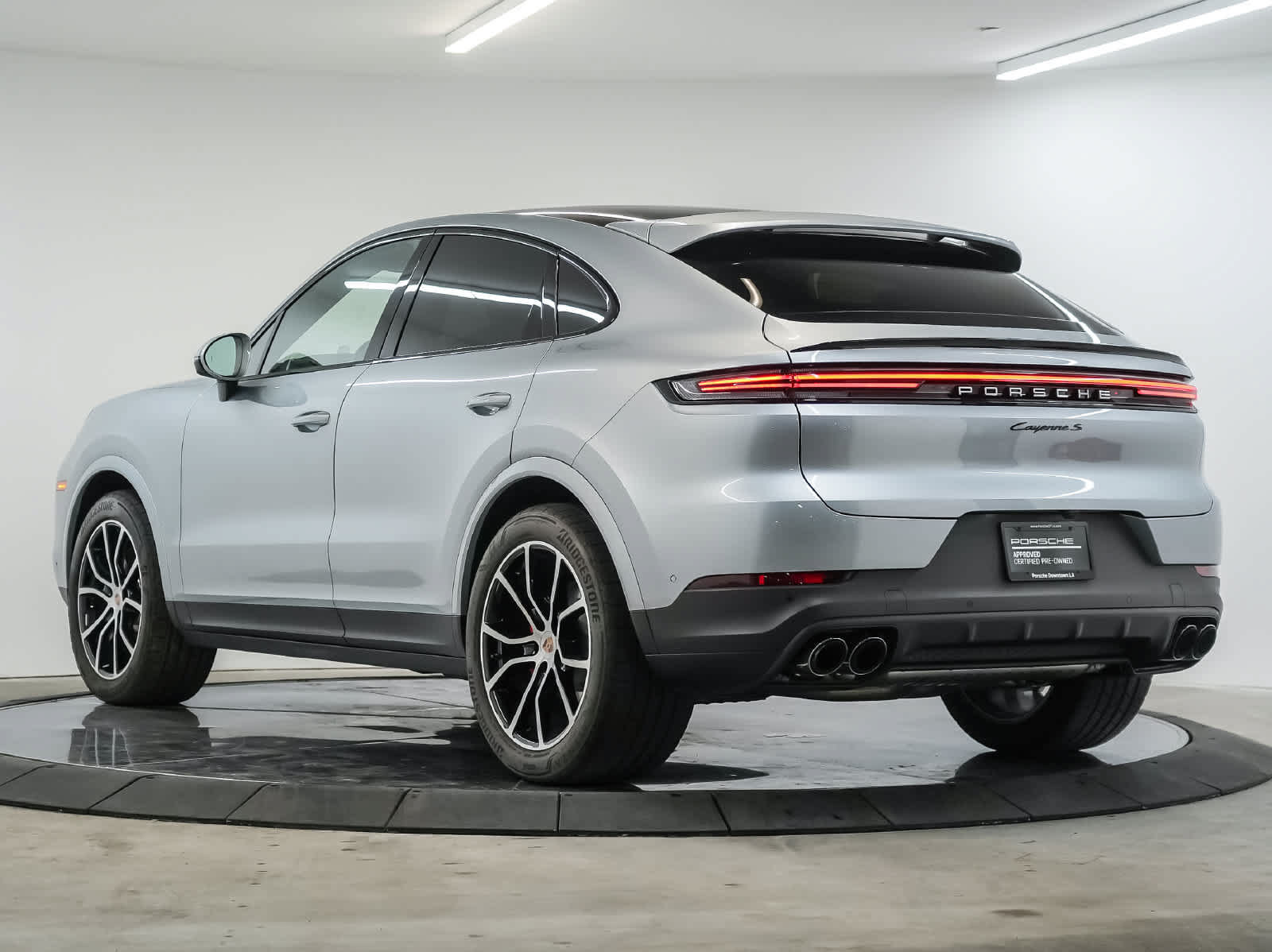Certified 2026 Porsche Cayenne S AWD/4WD image 3