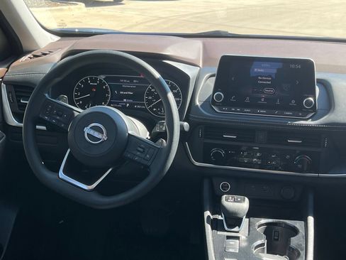 Used 2023 Nissan Rogue S FWD image 14