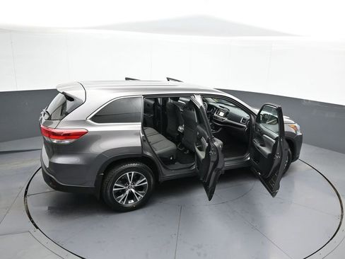 Used 2017 Toyota Highlander LE image 45