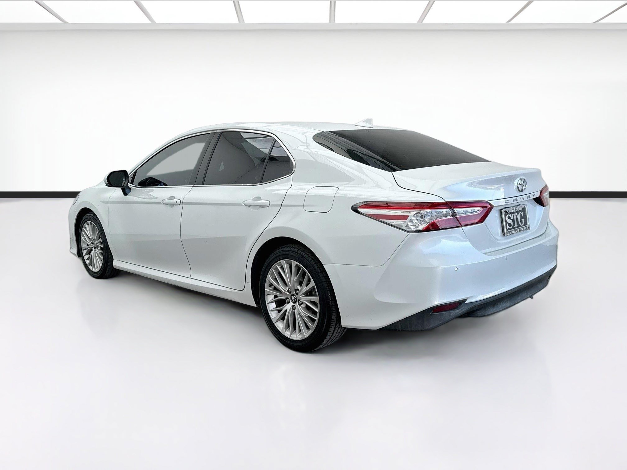 Used 2018 Toyota Camry XLE w/ Audio Package FWD image 6