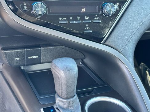 Certified 2022 Toyota Camry LE image 27