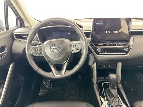 Certified 2024 Toyota Corolla Cross XLE image 45
