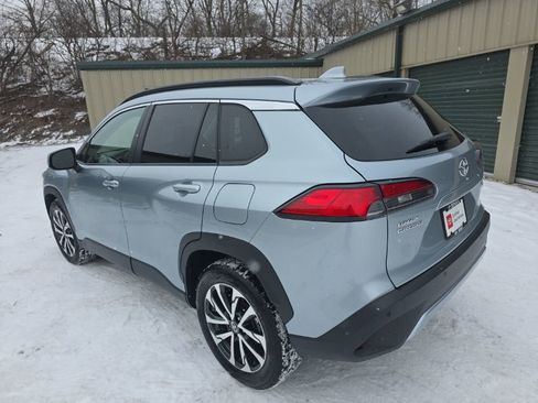 Certified 2024 Toyota Corolla Cross XLE image 4