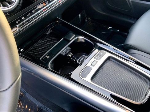 Used 2025 Mercedes-Benz GLA 250 4MATIC image 12