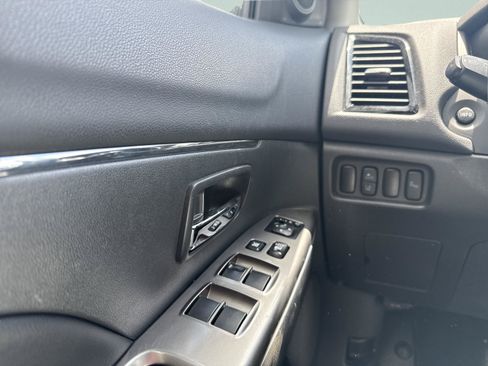 Used 2025 Mitsubishi Outlander Sport AWD image 11