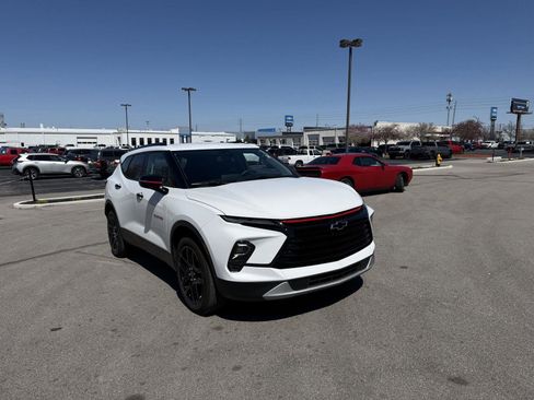 Used 2023 Chevrolet Blazer LT image 1