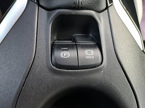 Used 2022 Toyota Corolla Cross LE image 17