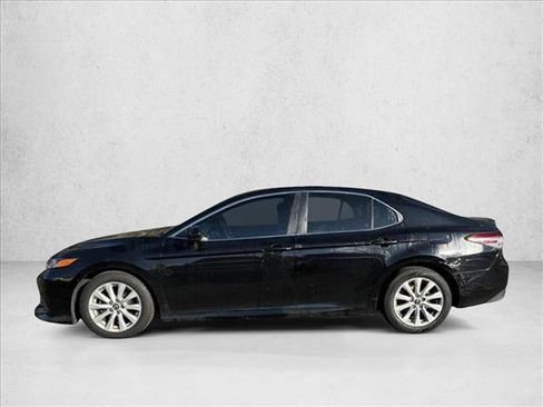 Used 2018 Toyota Camry LE image 8