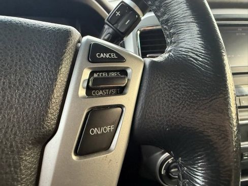 Used 2019 Nissan Titan SV w/ SV Convenience Package image 16