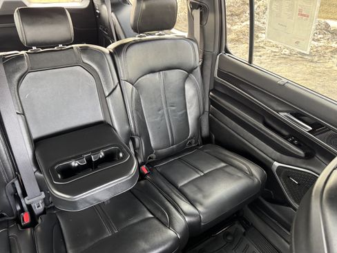 Used 2023 Jeep Wagoneer w/ Premium Group I image 13