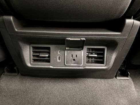 Used 2025 Chevrolet Silverado 1500 LT image 19