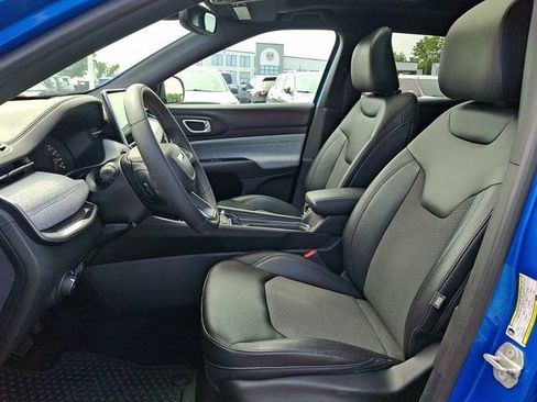 Certified 2023 Jeep Compass Latitude w/ Sun and Sound Group AWD/4WD image 17