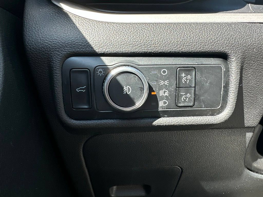 Used 2024 Ford Explorer XLT w/ Equipment Group 202A AWD/4WD image 36