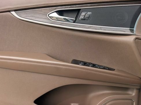Used 2017 Lincoln MKX Reserve AWD/4WD image 16