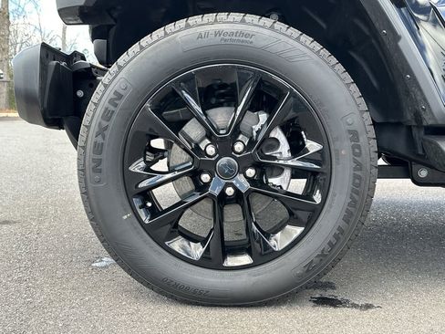 Certified 2025 Jeep Wrangler Unlimited Sahara AWD/4WD image 16