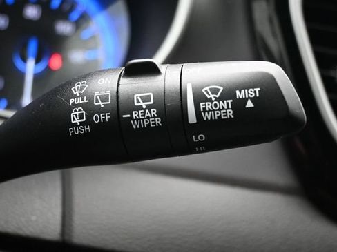 Used 2025 Chrysler Pacifica Select FWD image 24