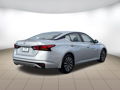 Used 2024 Nissan Altima 2.5 SV w/ SV Premium Package FWD image 7