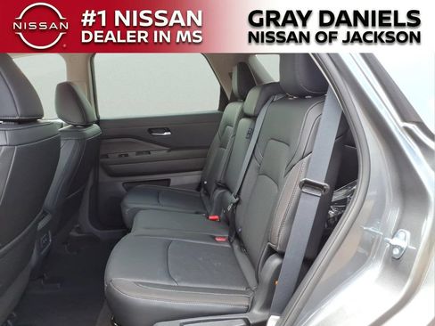New 2026 Nissan Pathfinder SL FWD image 26