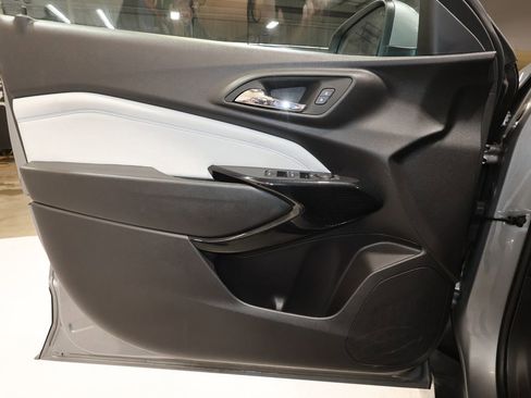 Certified 2025 Chevrolet Trax LT image 21