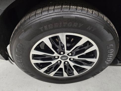 Used 2025 Ford Expedition Max Platinum AWD/4WD image 10