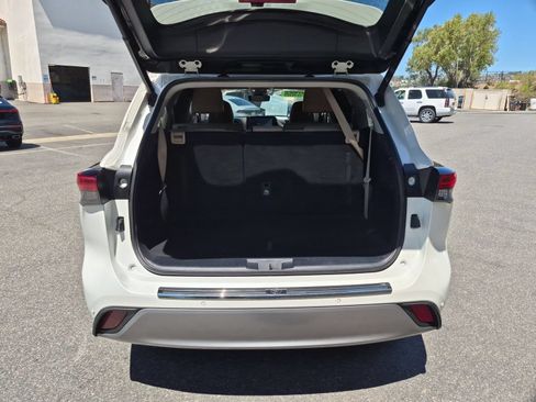Used 2021 Toyota Highlander Platinum FWD image 34