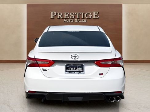 Used 2018 Toyota Camry SE FWD image 12