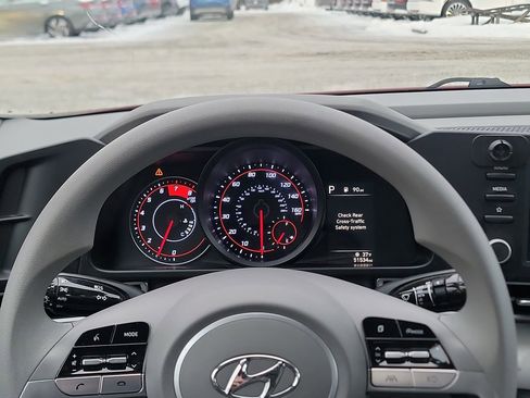 Used 2021 Hyundai Elantra SEL image 15